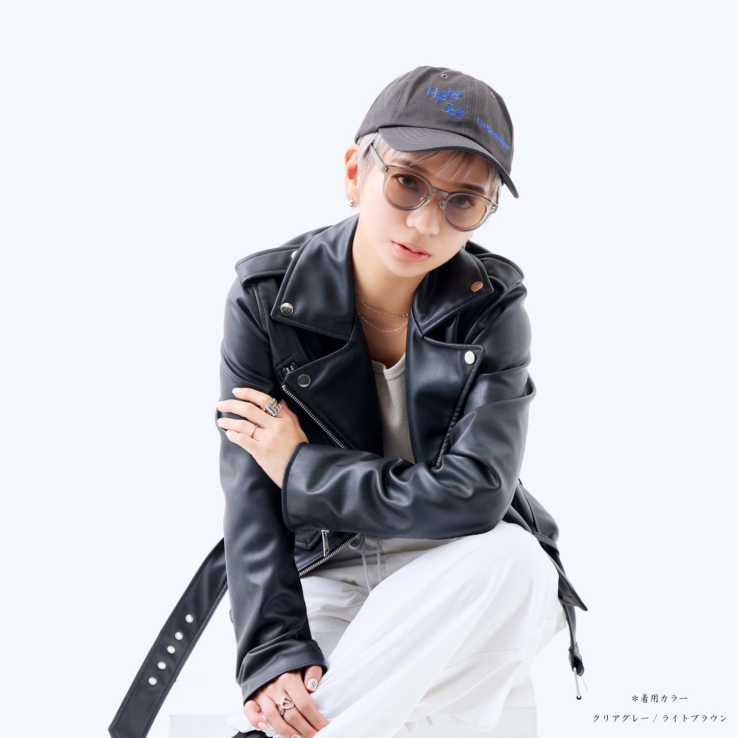 noeyedia_NE-456-GR_モデル着用正面_サングラス_クリアグレー/ライトブラウン_ボストン