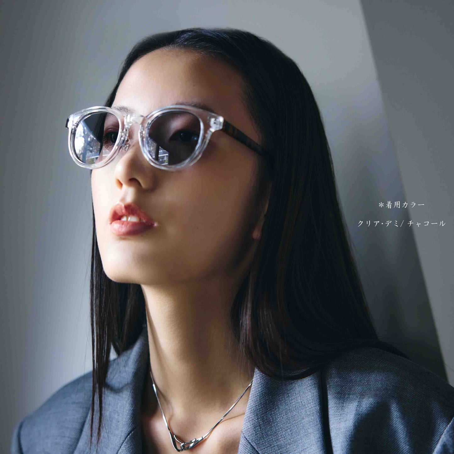 noeyedia_NE-456-CLD_モデル着用正面_サングラス_クリア･デミ/チャコール_ボストン
