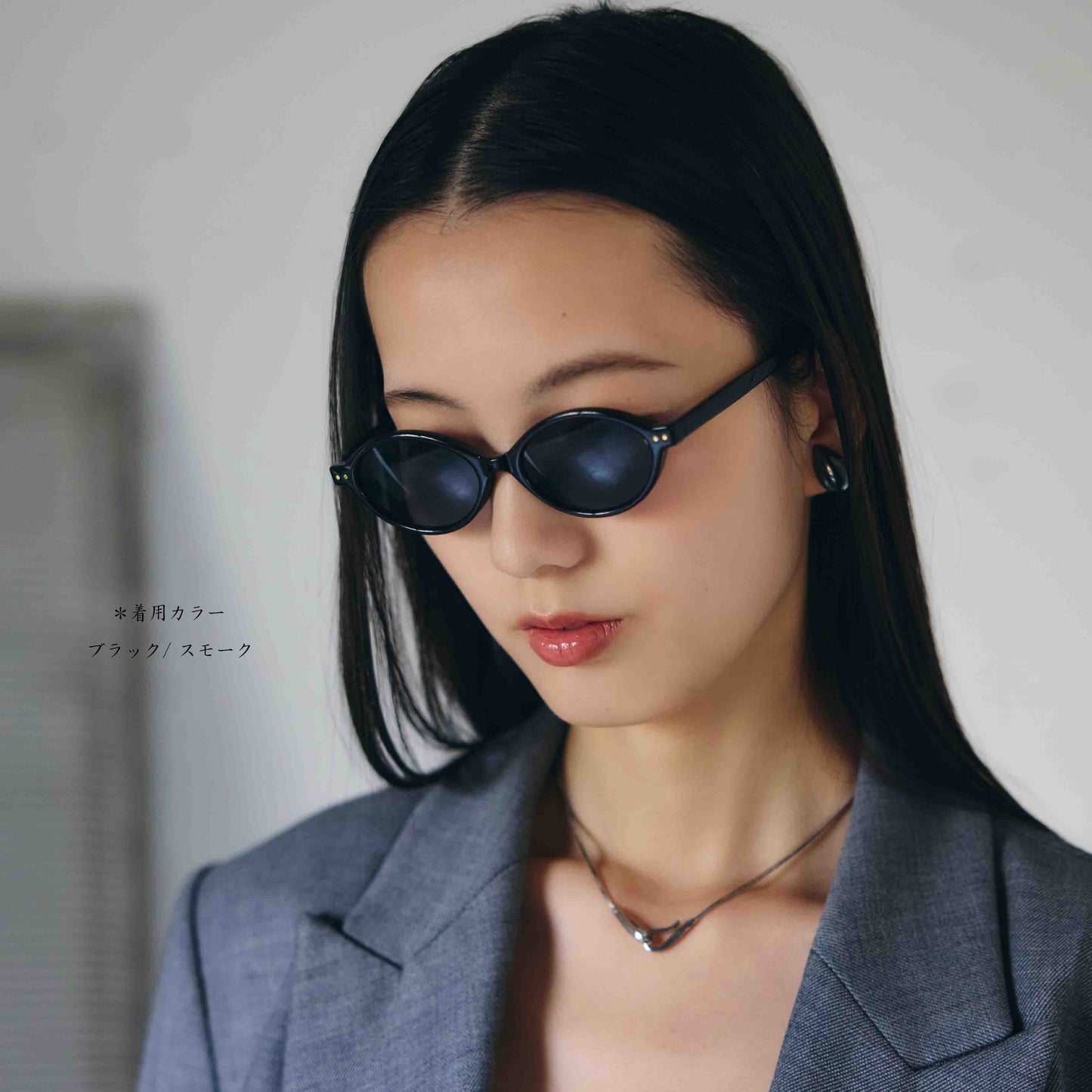 noeyedia_NE-463-BK_モデル画像_サングラス_ブラック/スモーク_オーバル