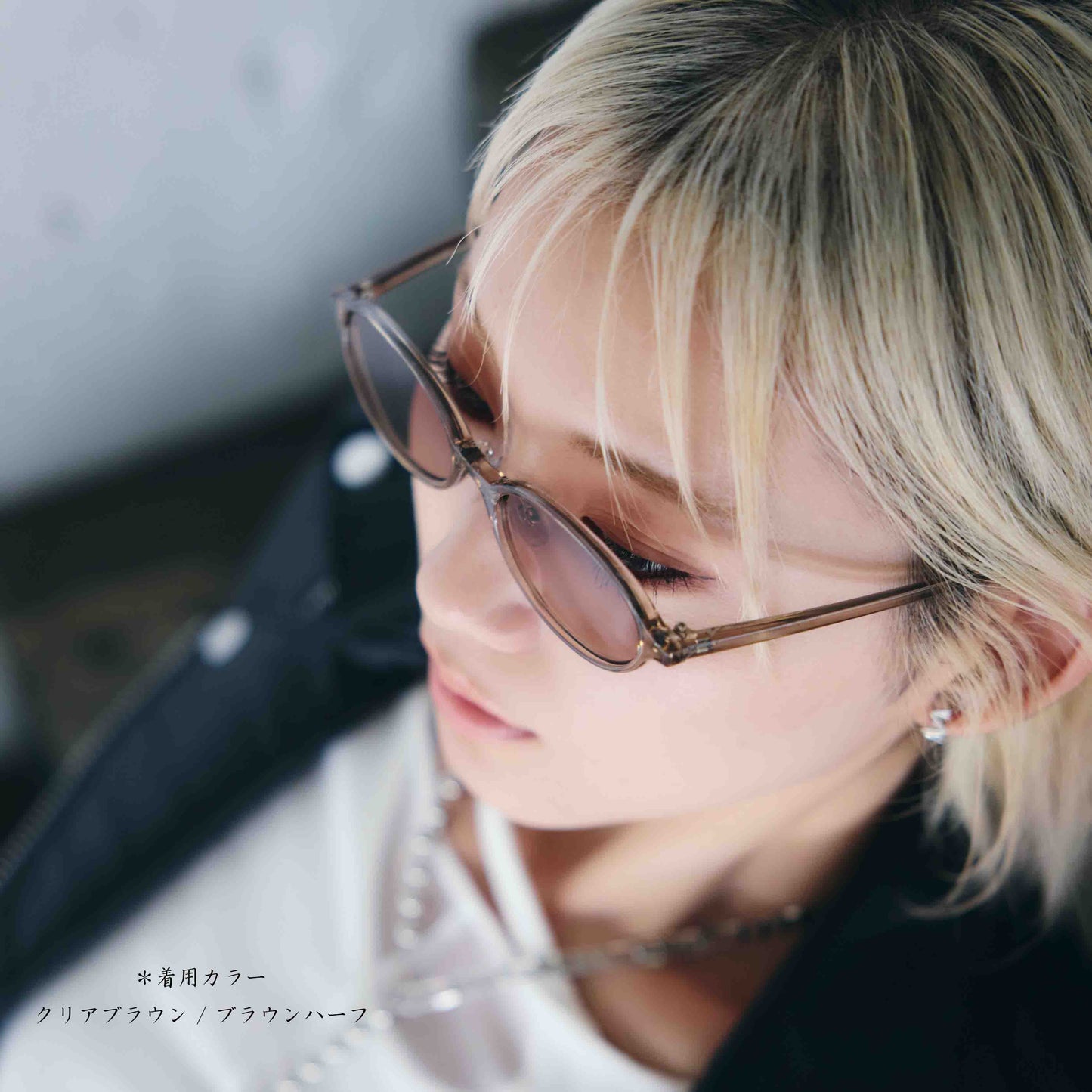 noeyedia_NE-464-BR_モデル画像_サングラス_クリアブラウン/ブラウンハーフ_オーバル
