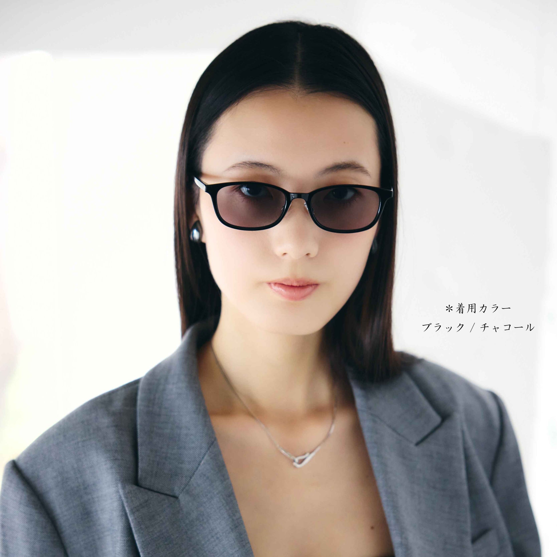 noeyedia_NE-465-BK_モデル画像_サングラス_ブラック/チャコール_ウェリントン