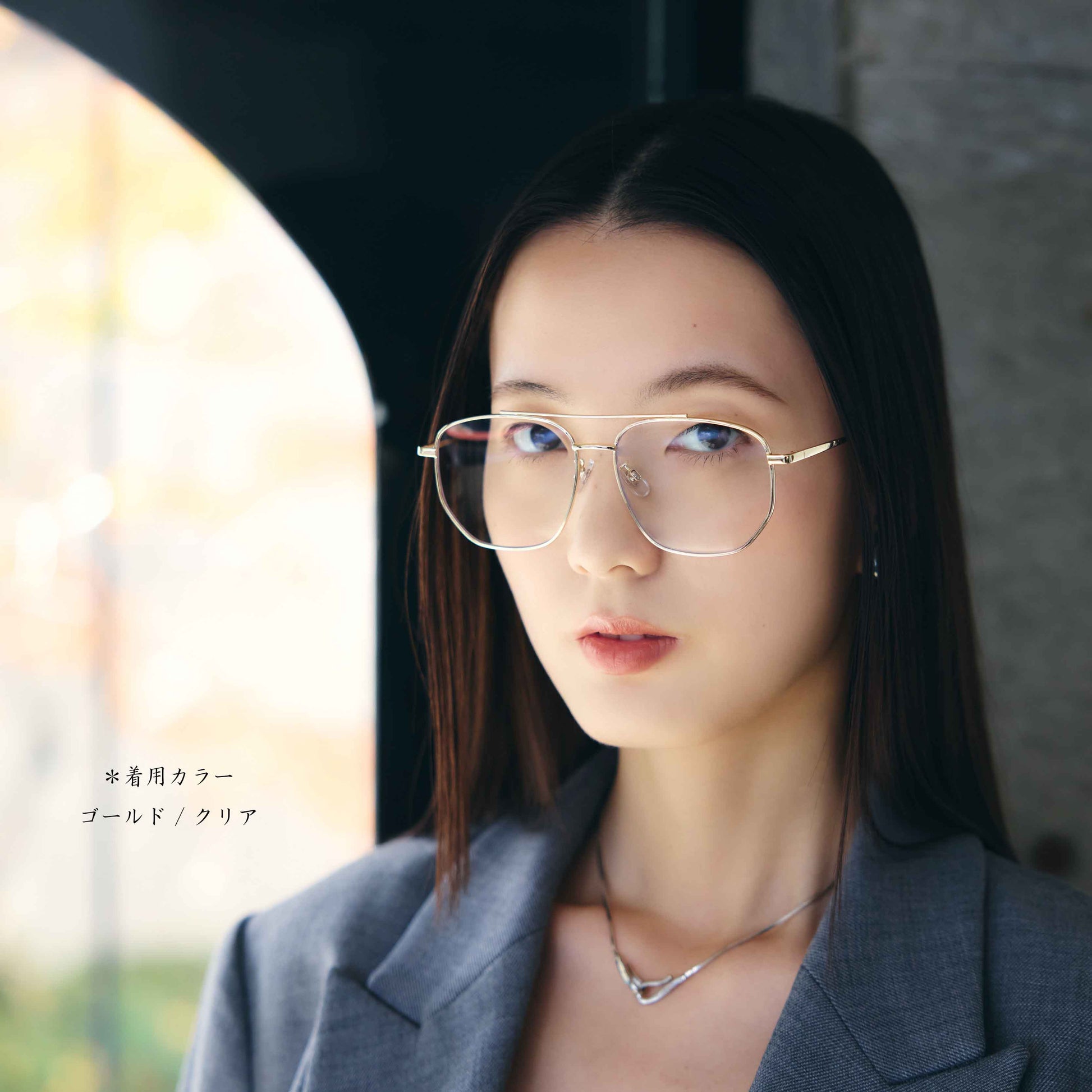 noeyedia_NE-470-GPCL_モデル着用_伊達メガネ_ゴールド/クリア_アビエーター