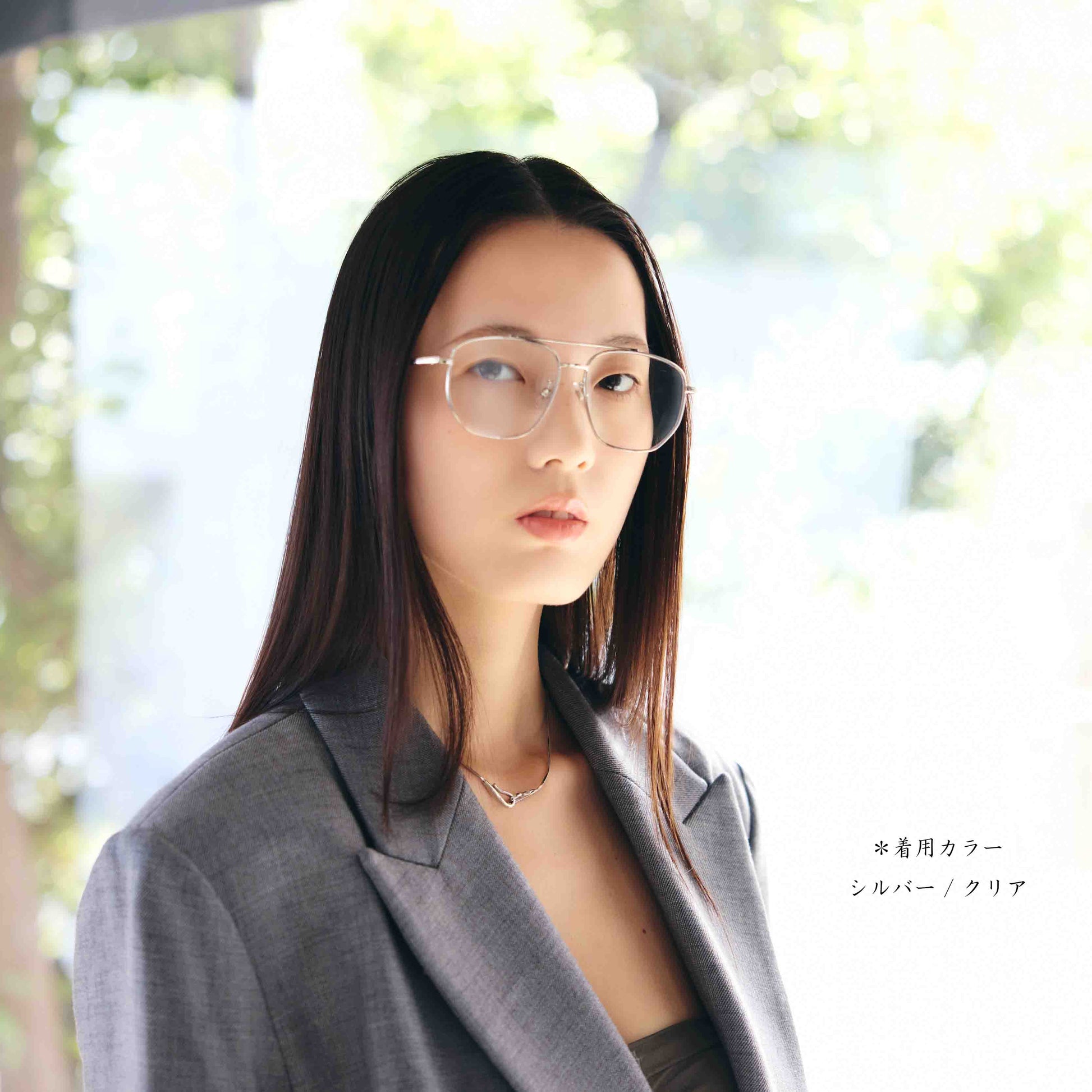 noeyedia_NE-470-SICL_モデル着用_伊達メガネ_シルバー/クリア_アビエーター