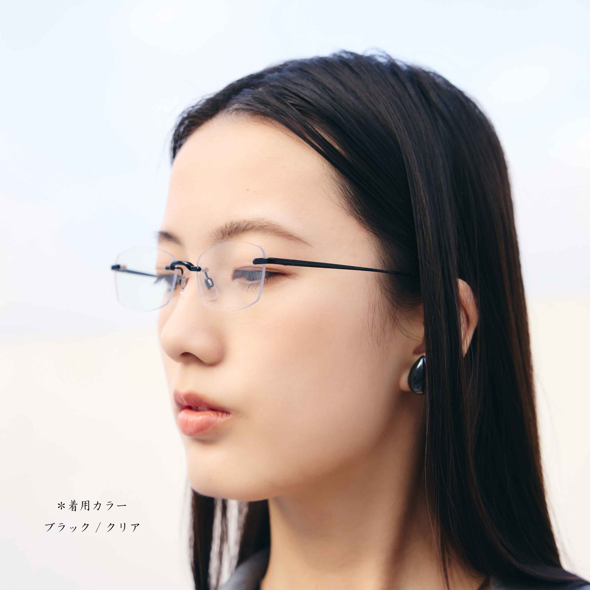 noeyedia_NE-472-BKCL_モデル着用_伊達メガネ_ブラック/クリア_リムレス