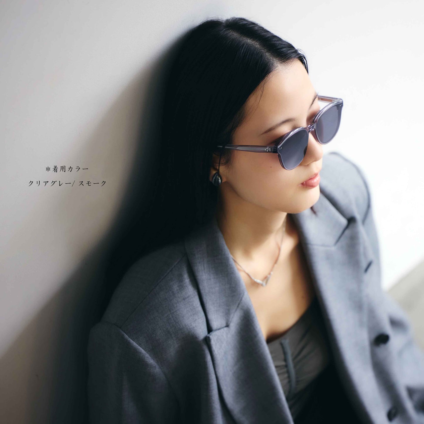 noeyedia＋_NE+-005-GR_モデル画像_サングラス_クリアグレー/スモーク